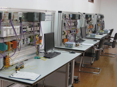 鄭州輕工業(yè)學(xué)院河南省信息化電器重點實驗室歡迎您!